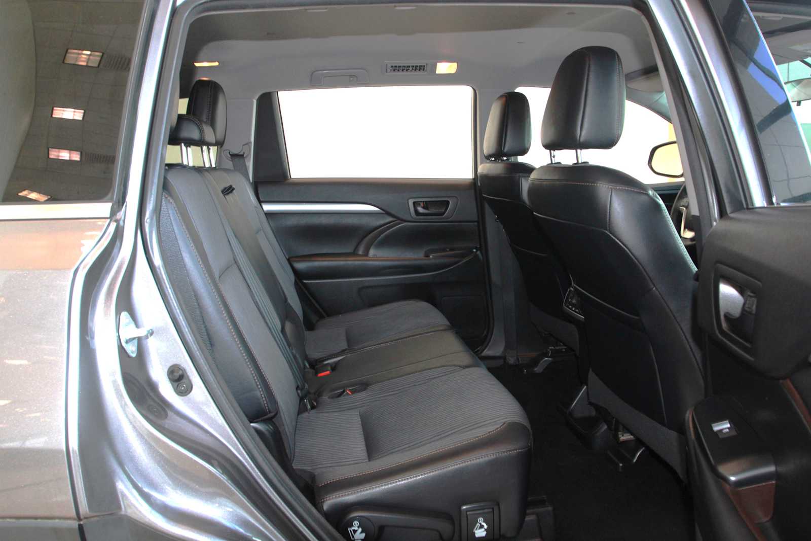 used 2016 Toyota Highlander car, priced at $21,998