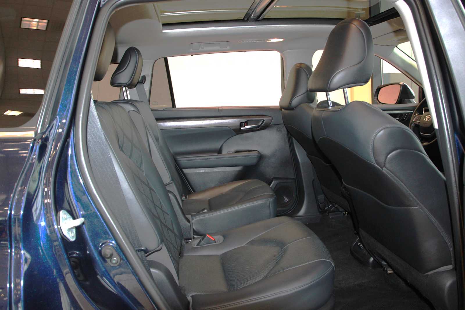 used 2021 Toyota Highlander car, priced at $38,497
