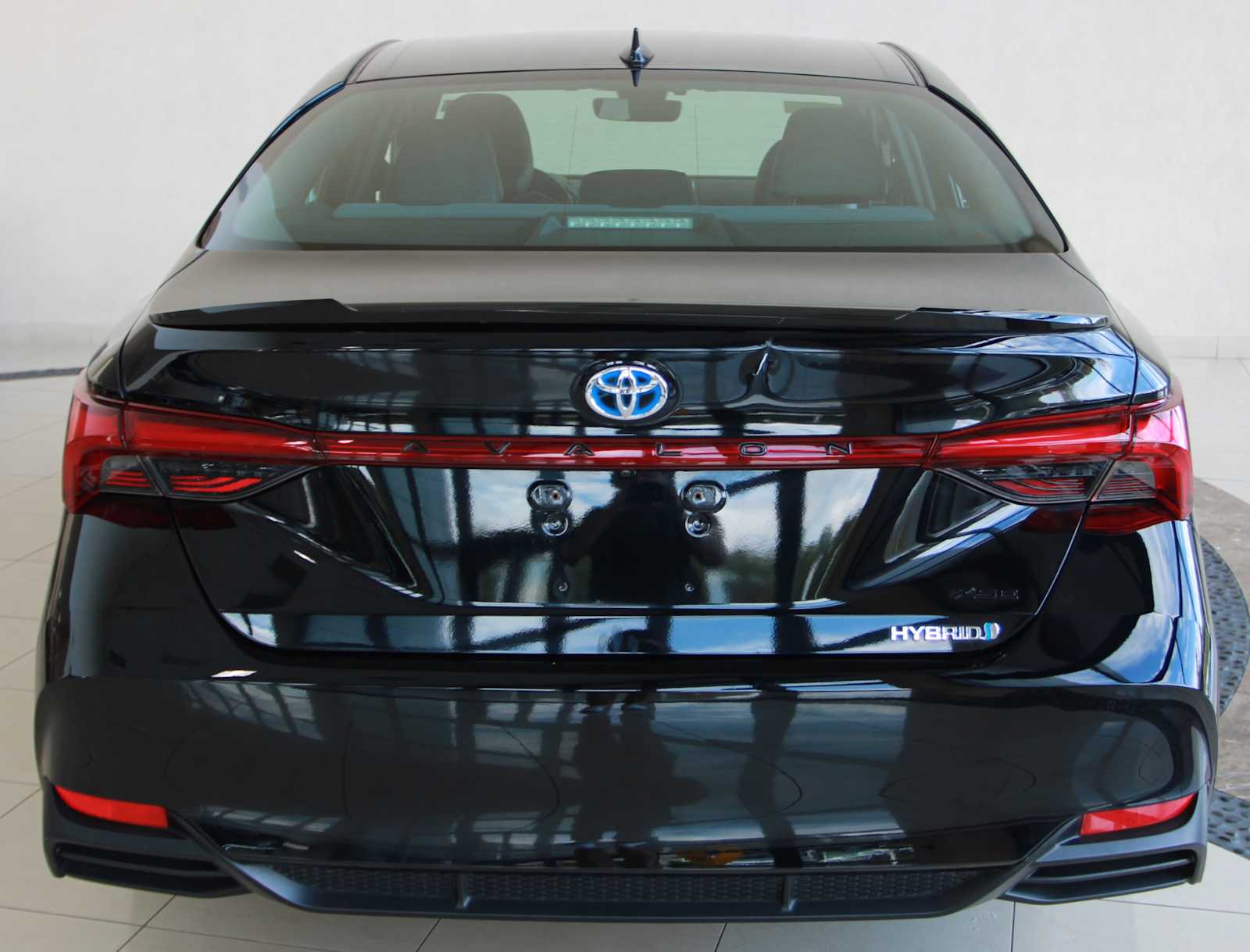used 2019 Toyota Avalon Hybrid car, priced at $24,297