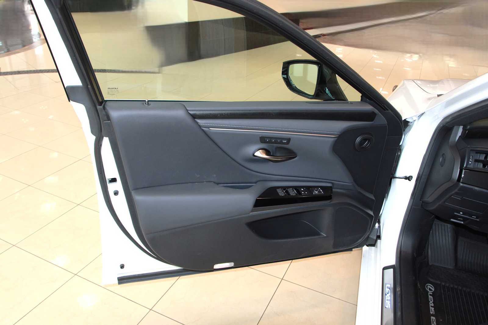 new 2025 Lexus ES 300h car, priced at $50,434