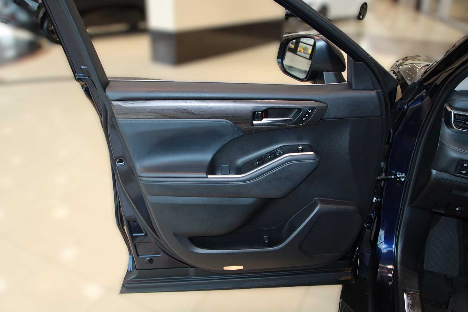 used 2021 Toyota Highlander car, priced at $38,497