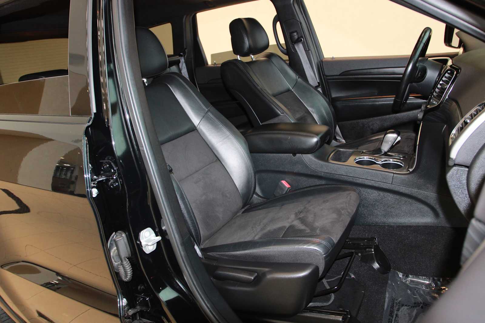 used 2020 Jeep Grand Cherokee car, priced at $26,497