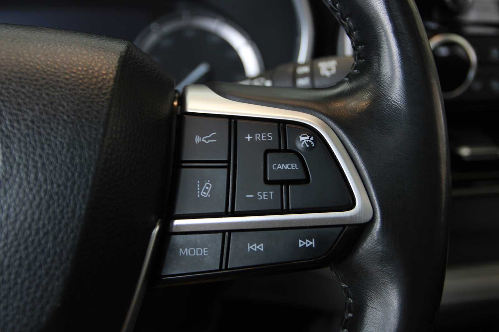 used 2022 Toyota Highlander car, priced at $32,897