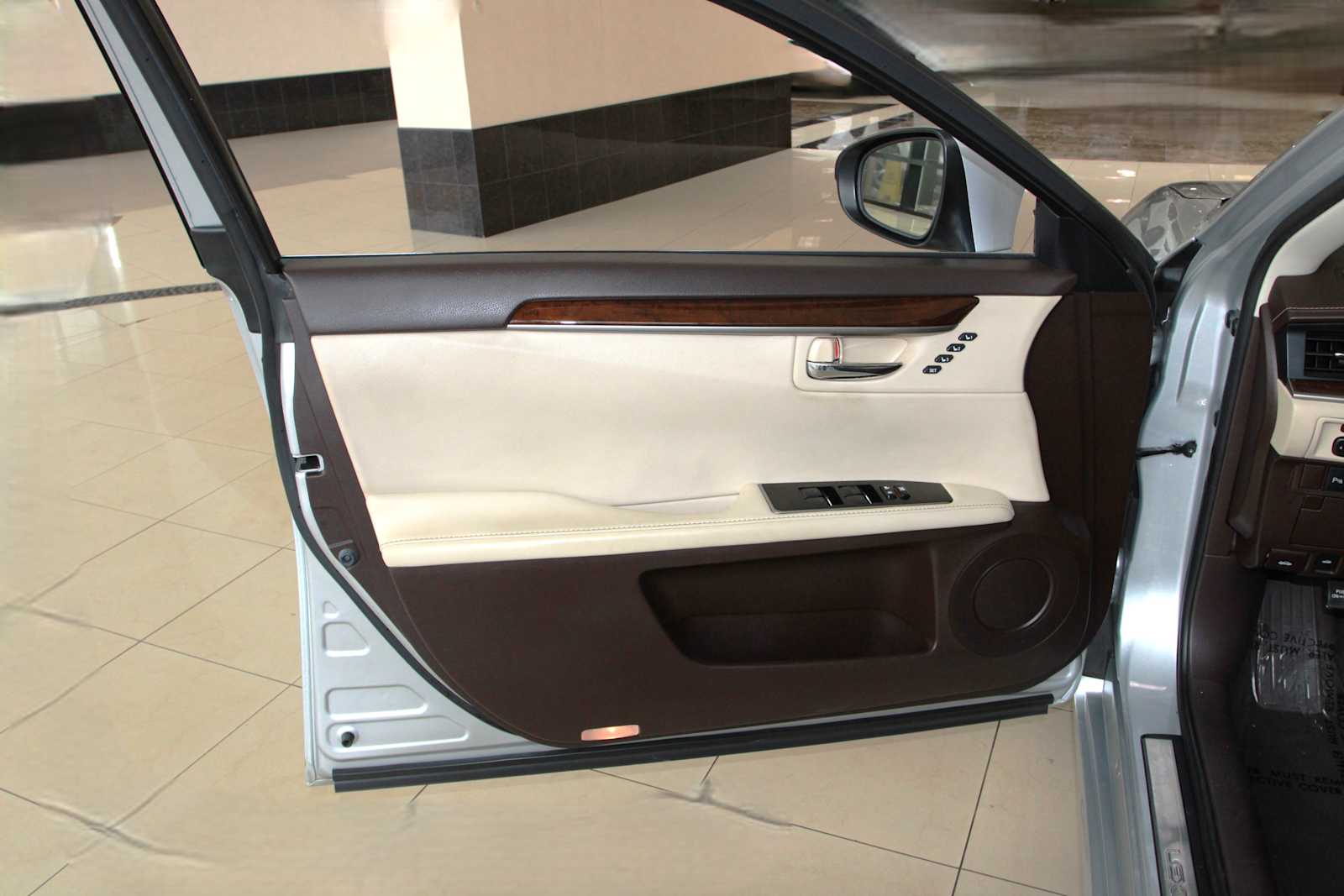 used 2016 Lexus ES 350 car, priced at $16,497