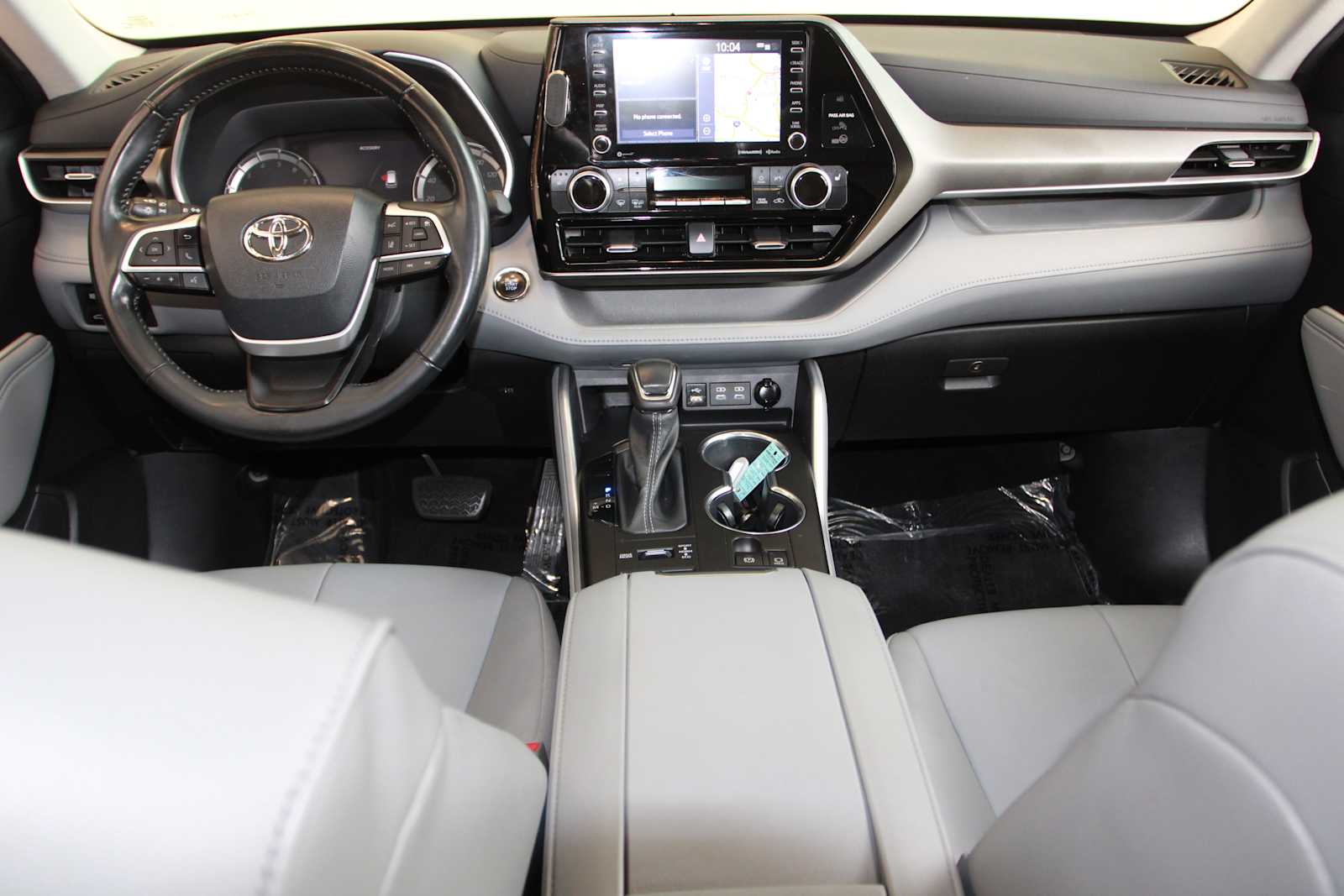 used 2022 Toyota Highlander car, priced at $32,897