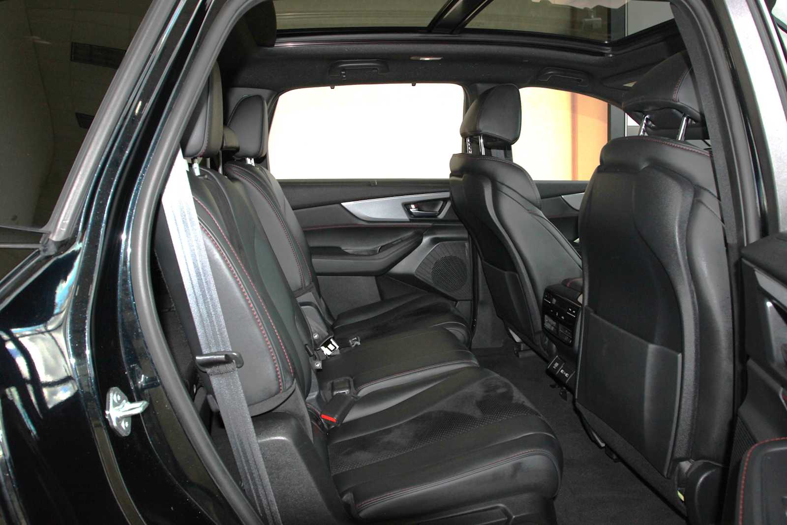 used 2023 Acura MDX car, priced at $44,497