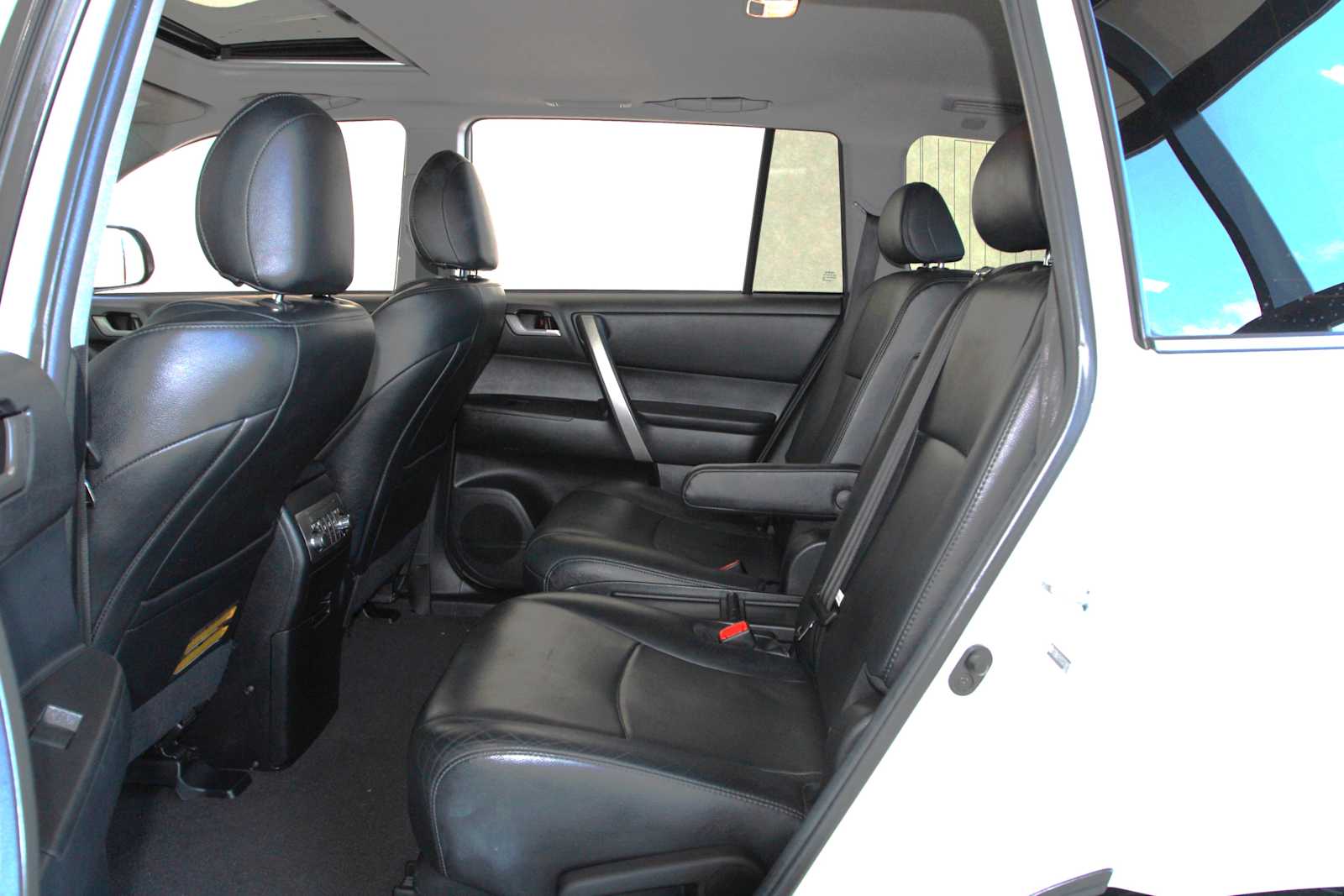 used 2013 Toyota Highlander car, priced at $14,497