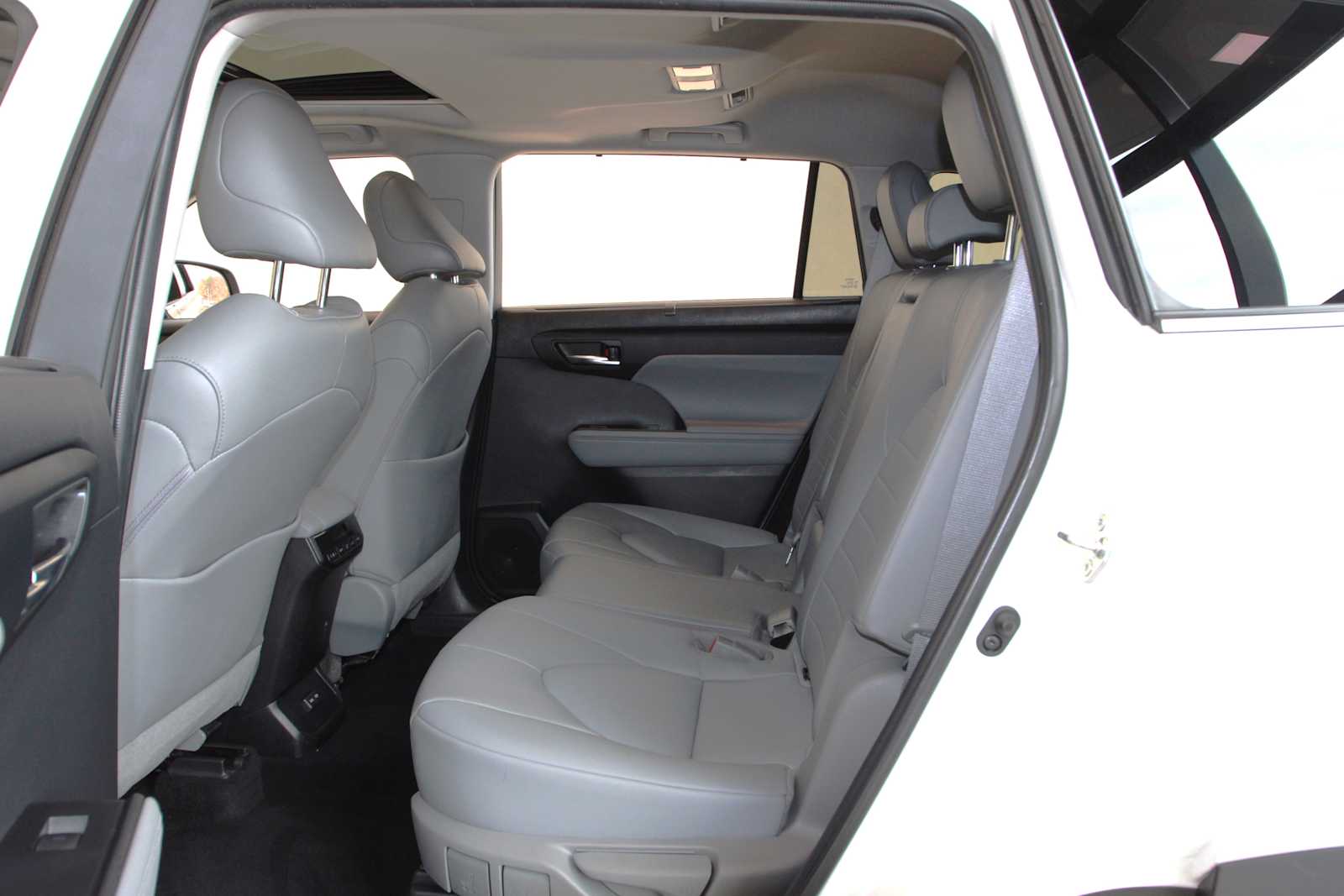 used 2022 Toyota Highlander car, priced at $32,897