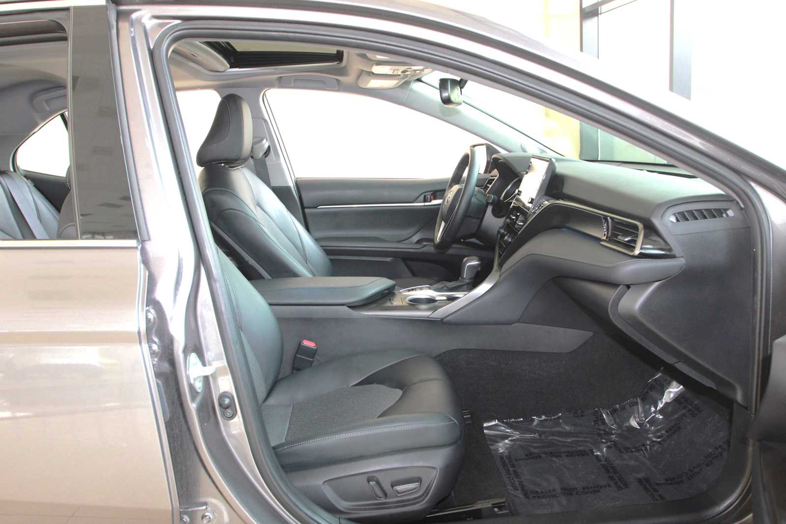 used 2021 Toyota Camry Hybrid car, priced at $28,297