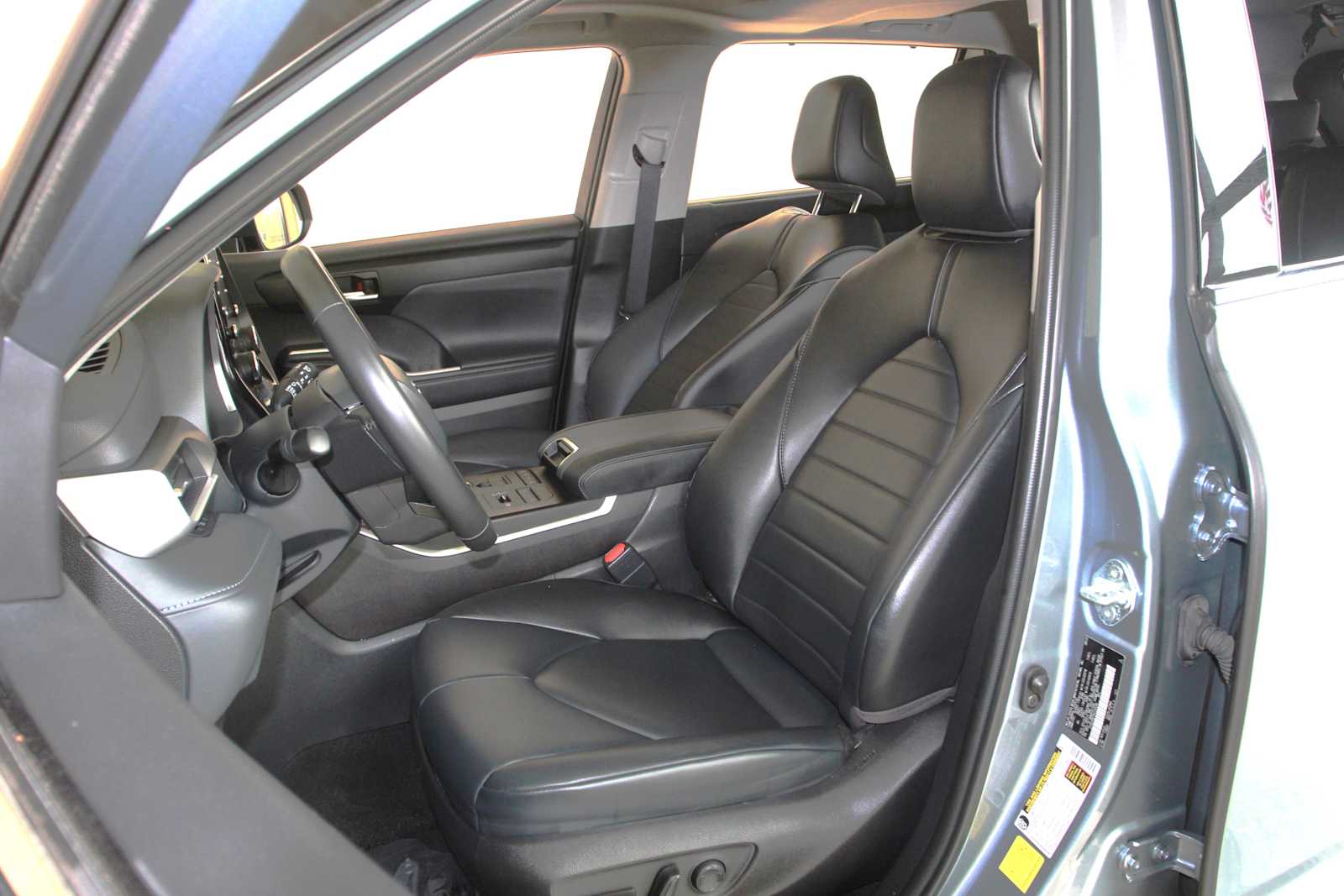 used 2022 Toyota Highlander car, priced at $36,998