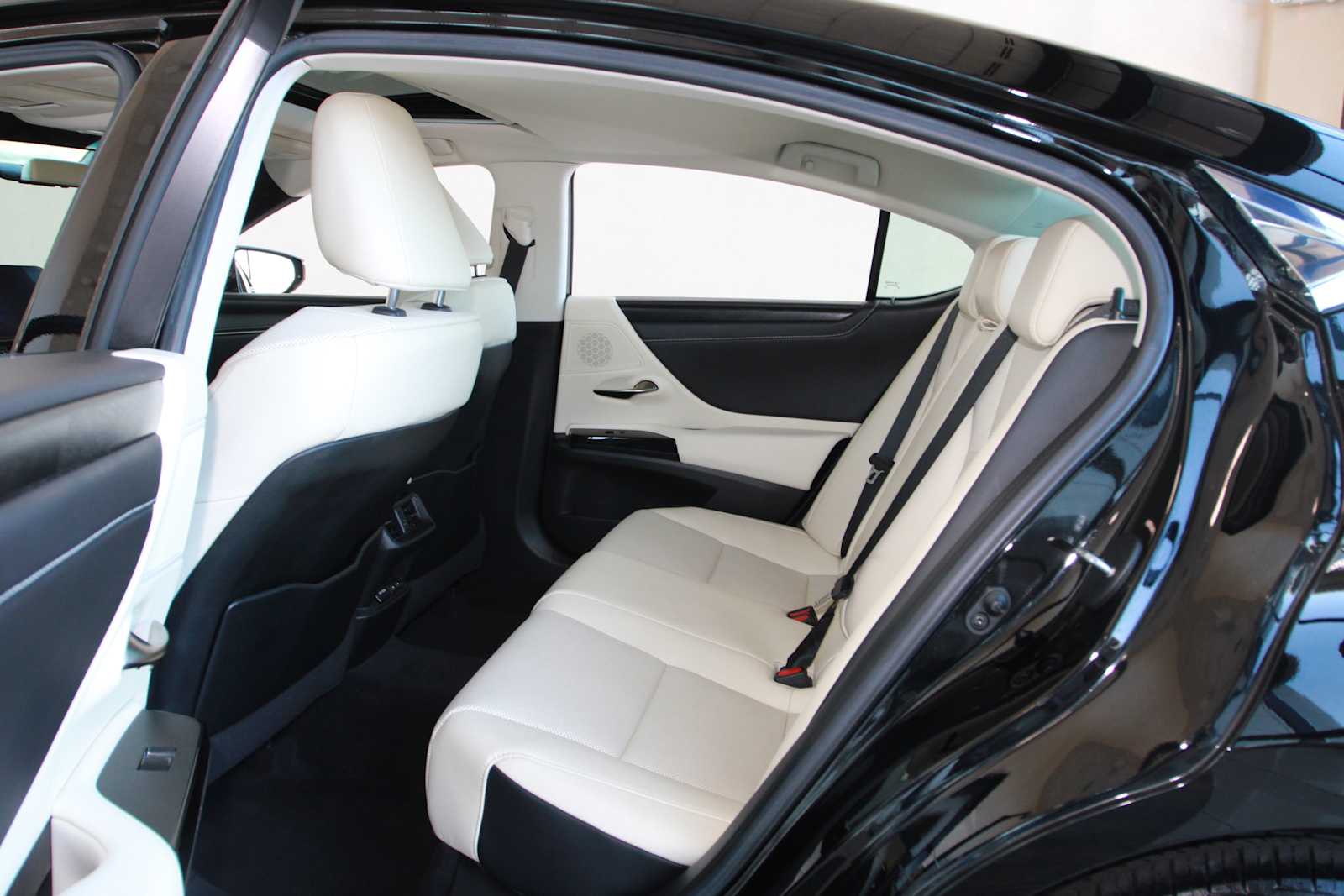 used 2022 Lexus ES 350 car, priced at $36,497