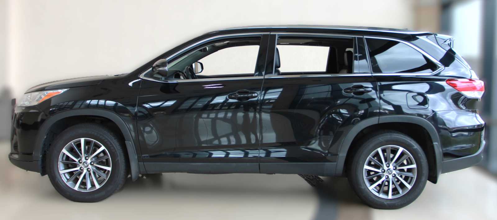 used 2019 Toyota Highlander car, priced at $20,897