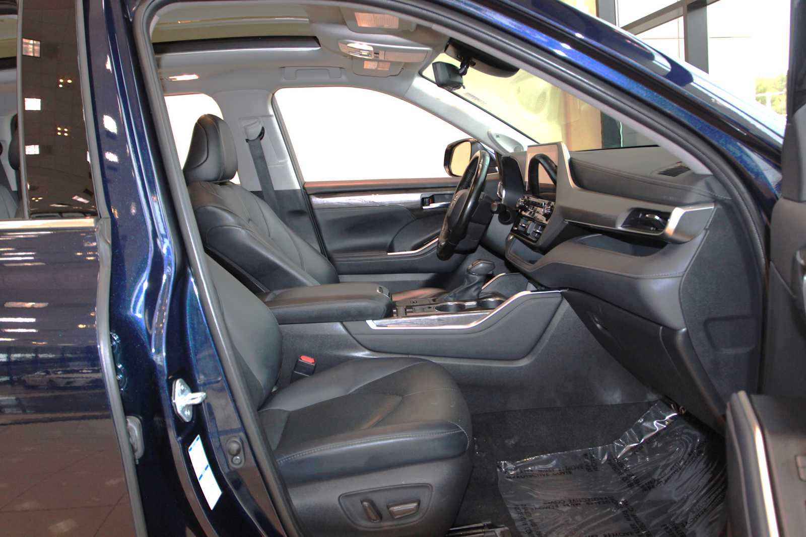 used 2021 Toyota Highlander car, priced at $38,497