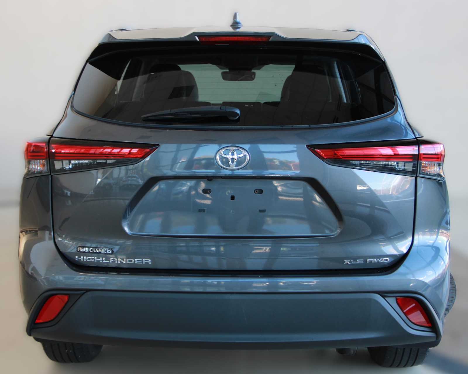used 2022 Toyota Highlander car, priced at $35,797