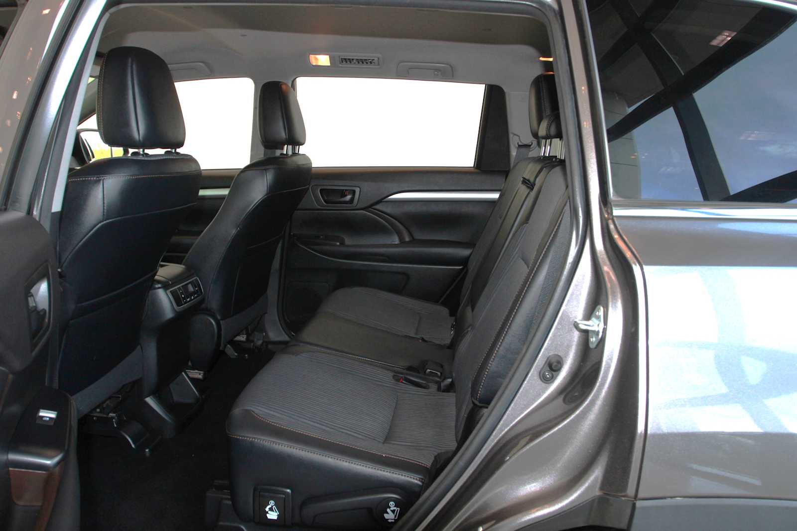 used 2016 Toyota Highlander car, priced at $21,998