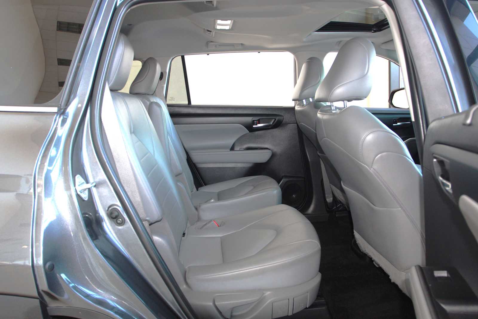 used 2022 Toyota Highlander car, priced at $35,797