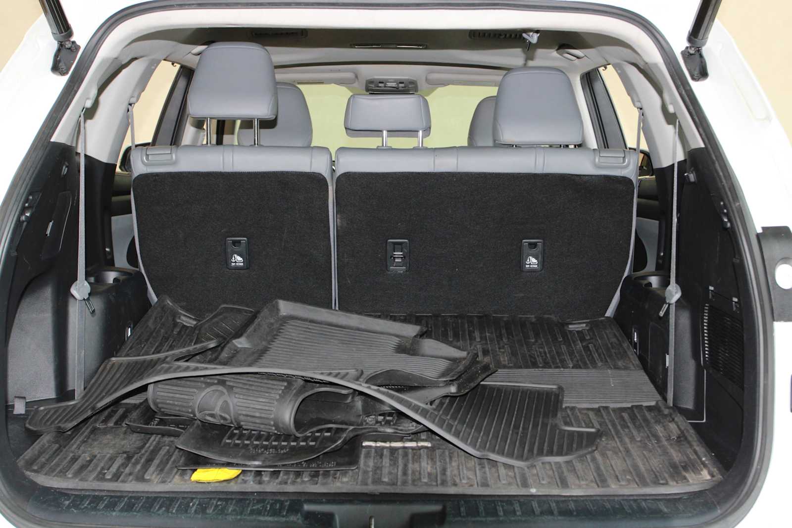 used 2022 Toyota Highlander car, priced at $32,897