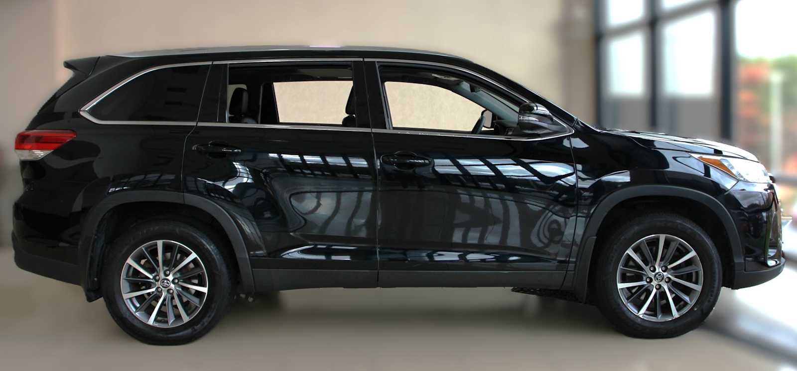 used 2019 Toyota Highlander car, priced at $20,897