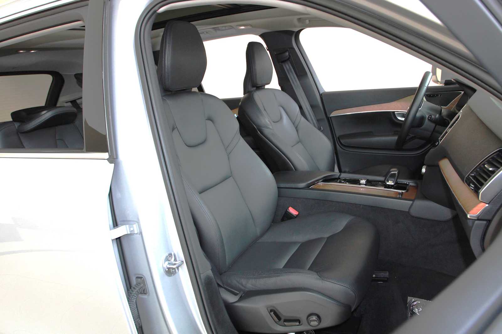used 2023 Volvo XC90 car, priced at $39,497