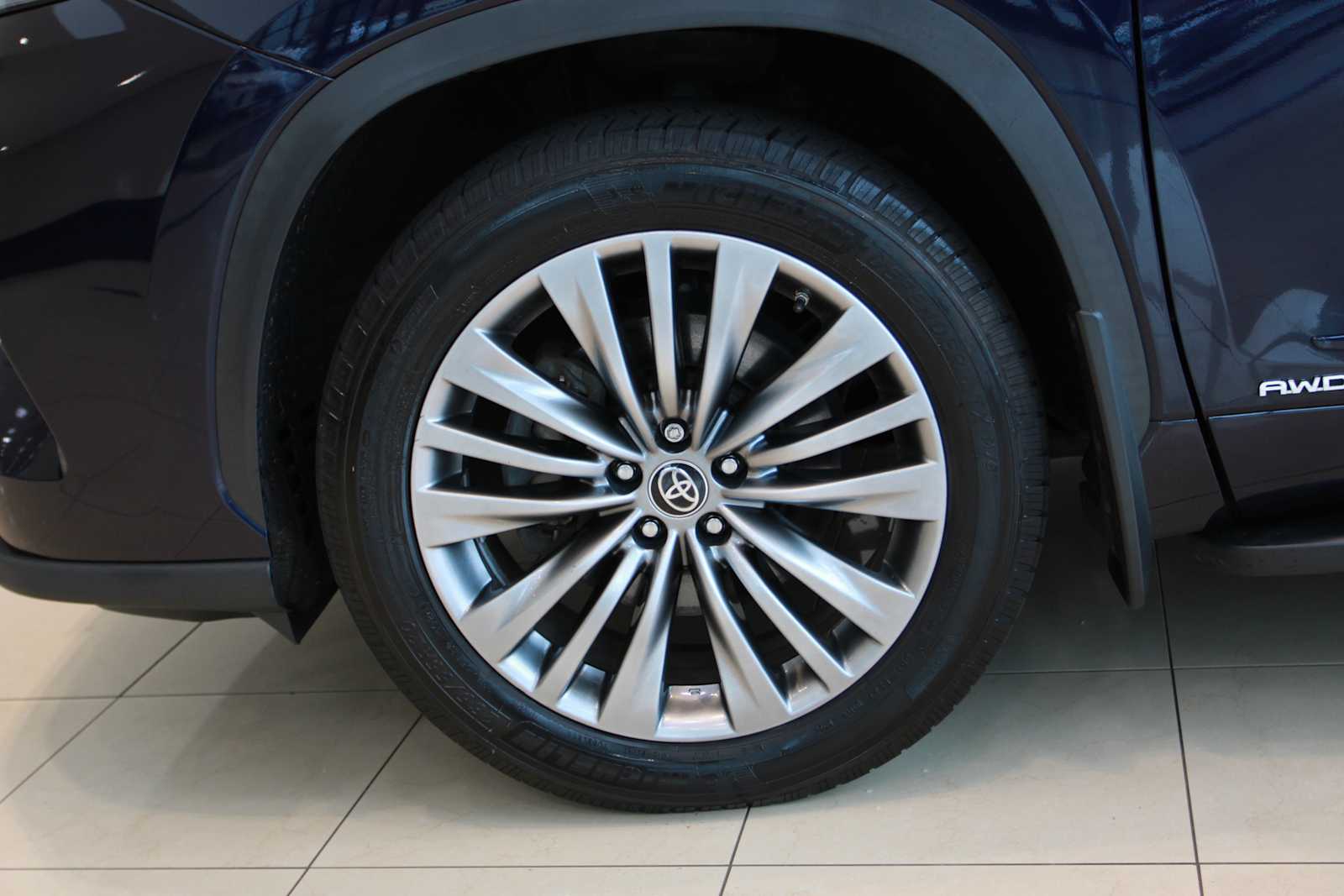 used 2021 Toyota Highlander car, priced at $38,497