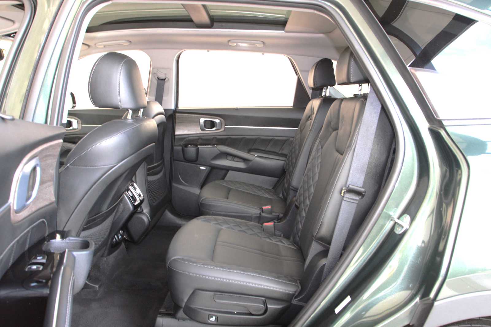 used 2023 Kia Sorento car, priced at $33,497