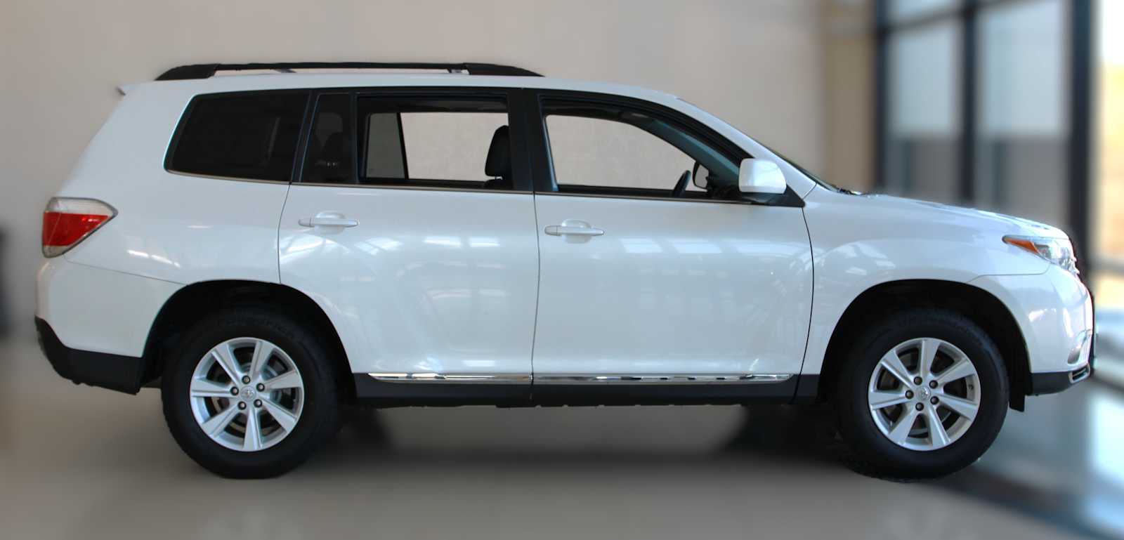 used 2013 Toyota Highlander car, priced at $14,497