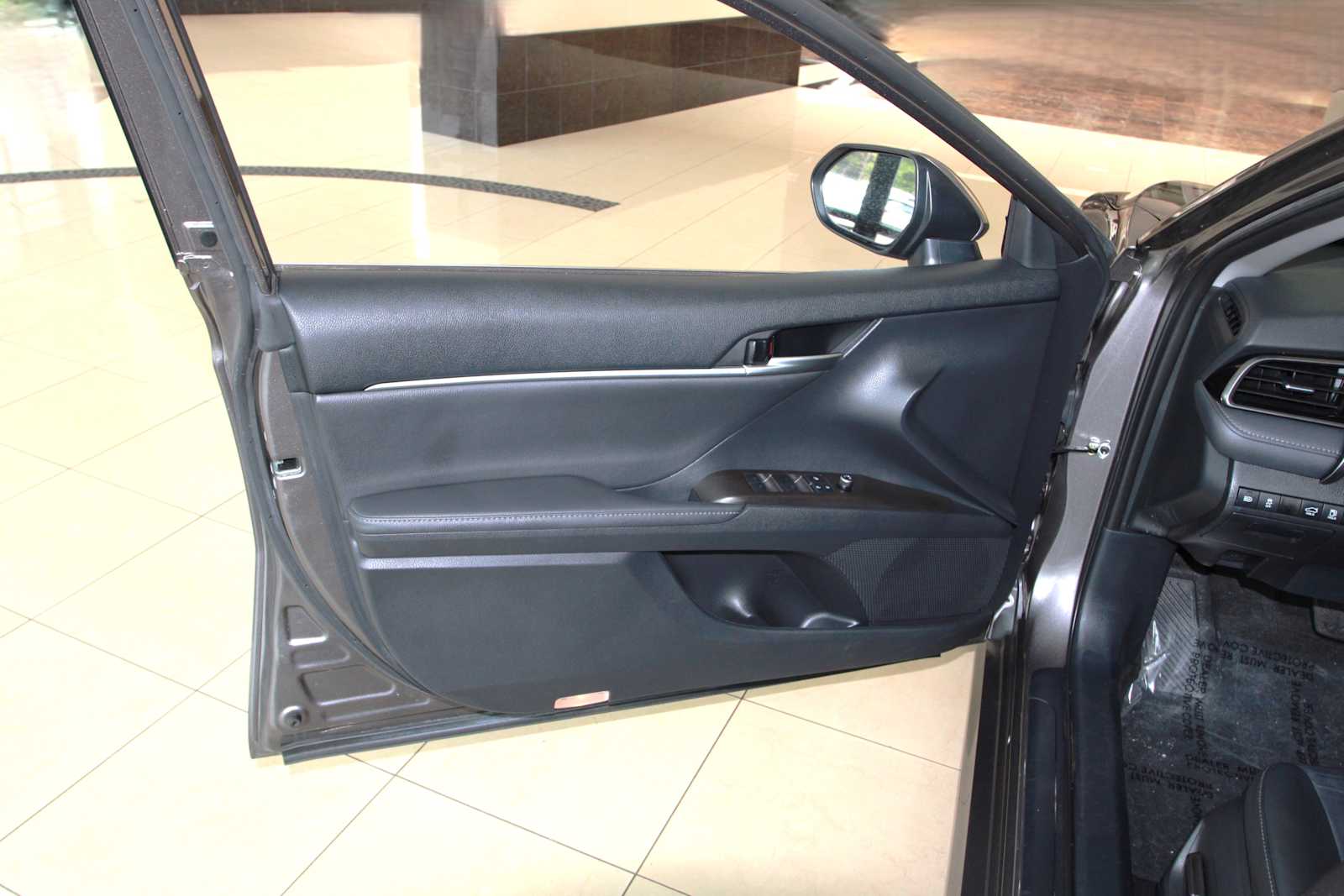 used 2021 Toyota Camry Hybrid car, priced at $28,297