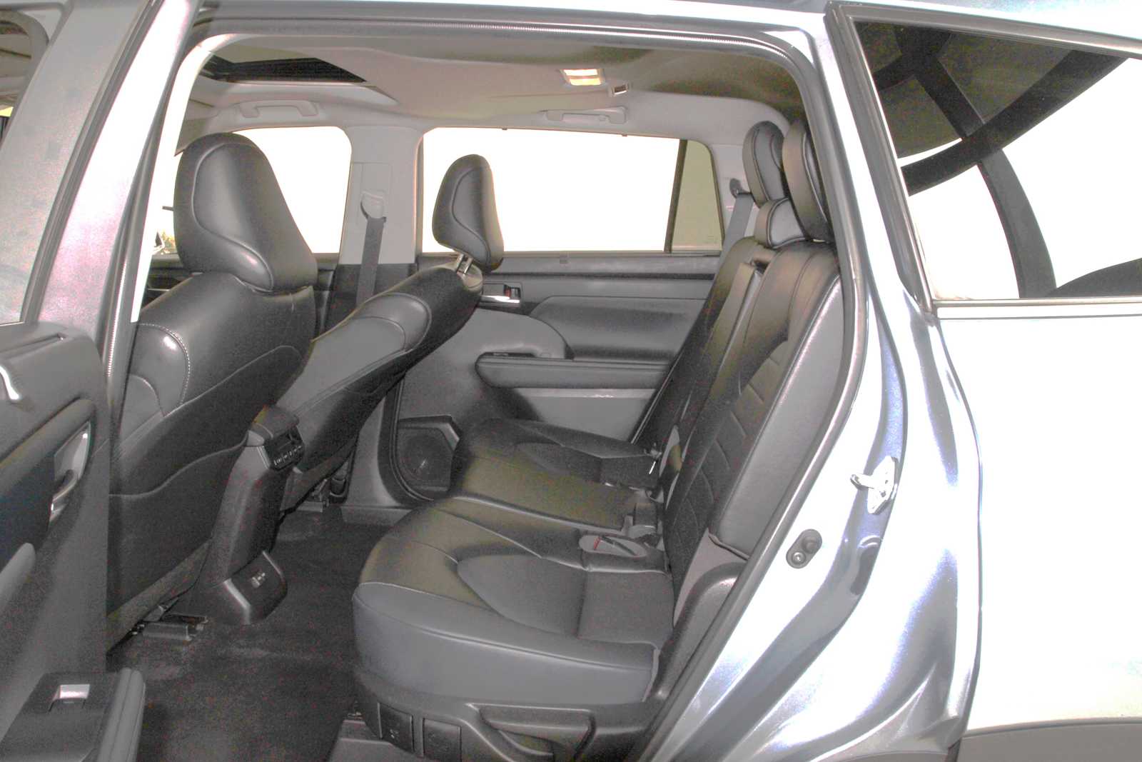 used 2022 Toyota Highlander car, priced at $36,998