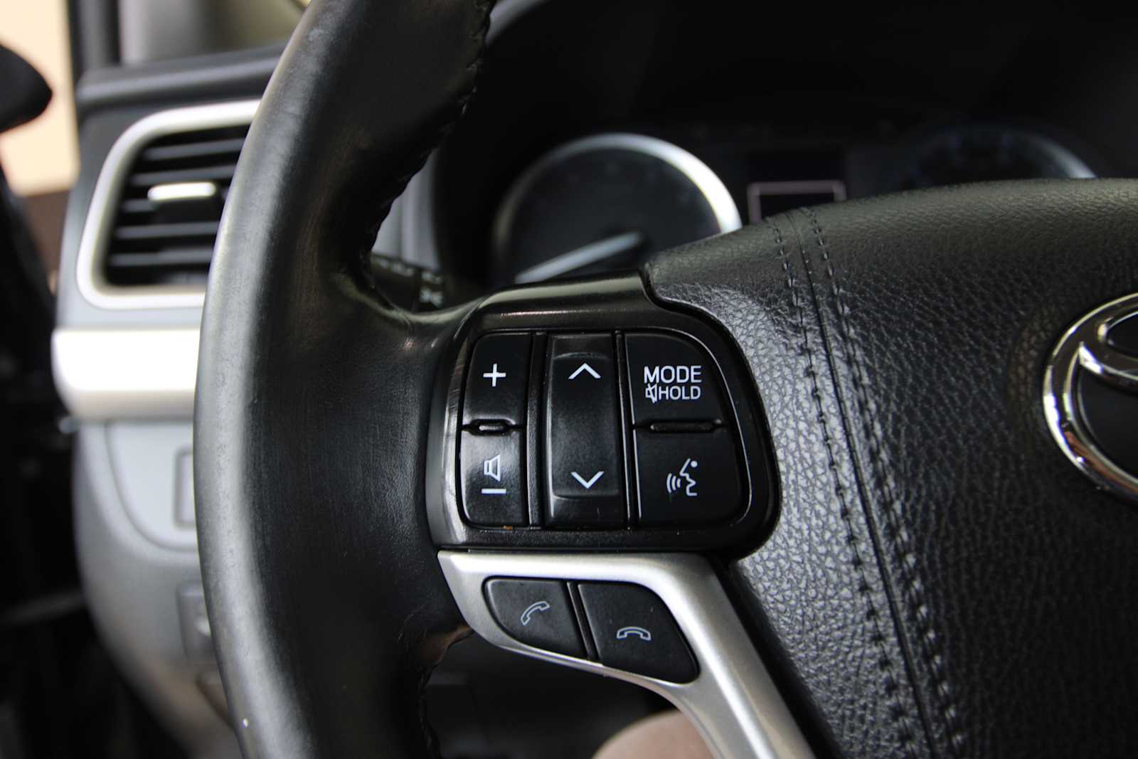 used 2019 Toyota Highlander car, priced at $20,897