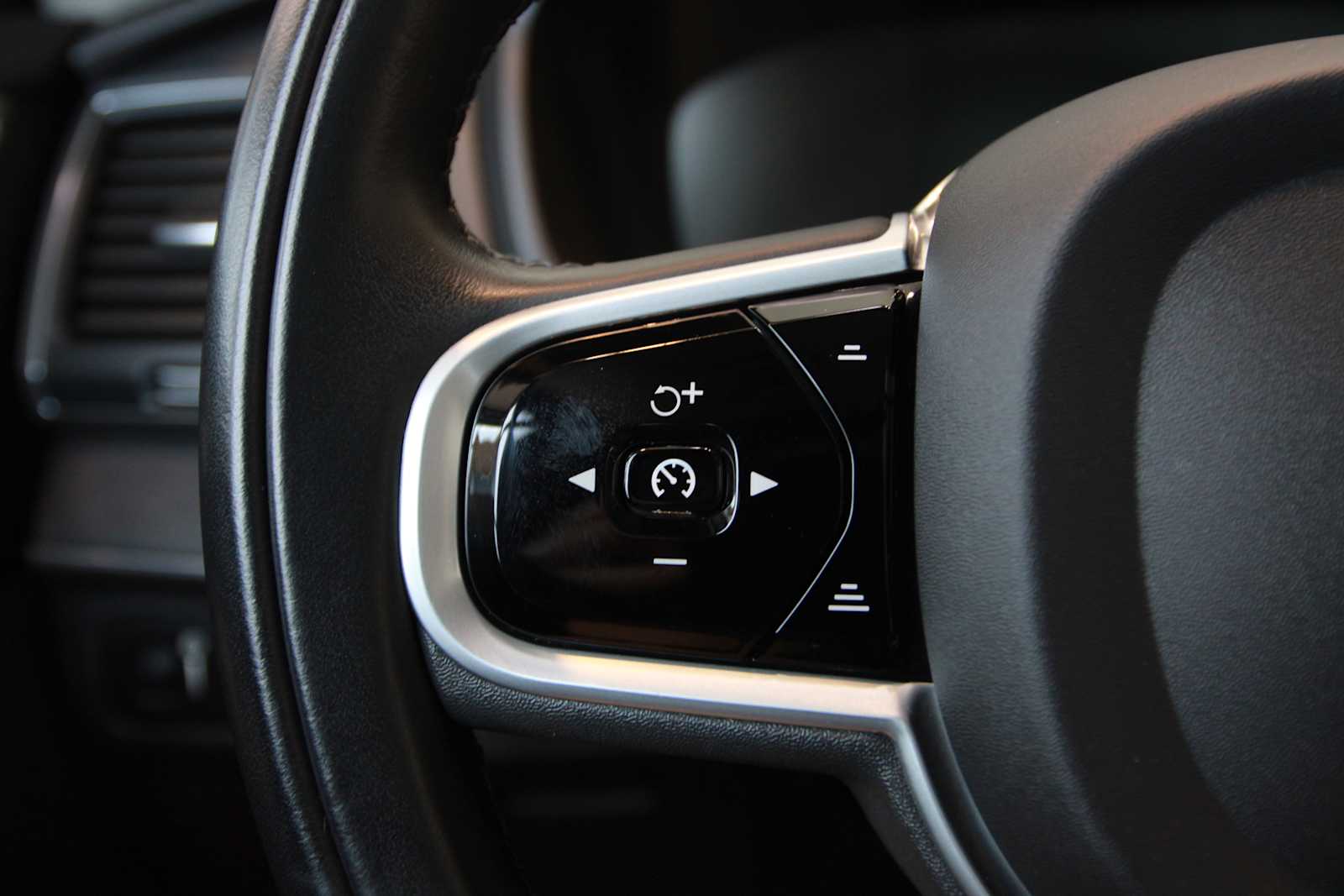 used 2020 Volvo XC90 car, priced at $22,897