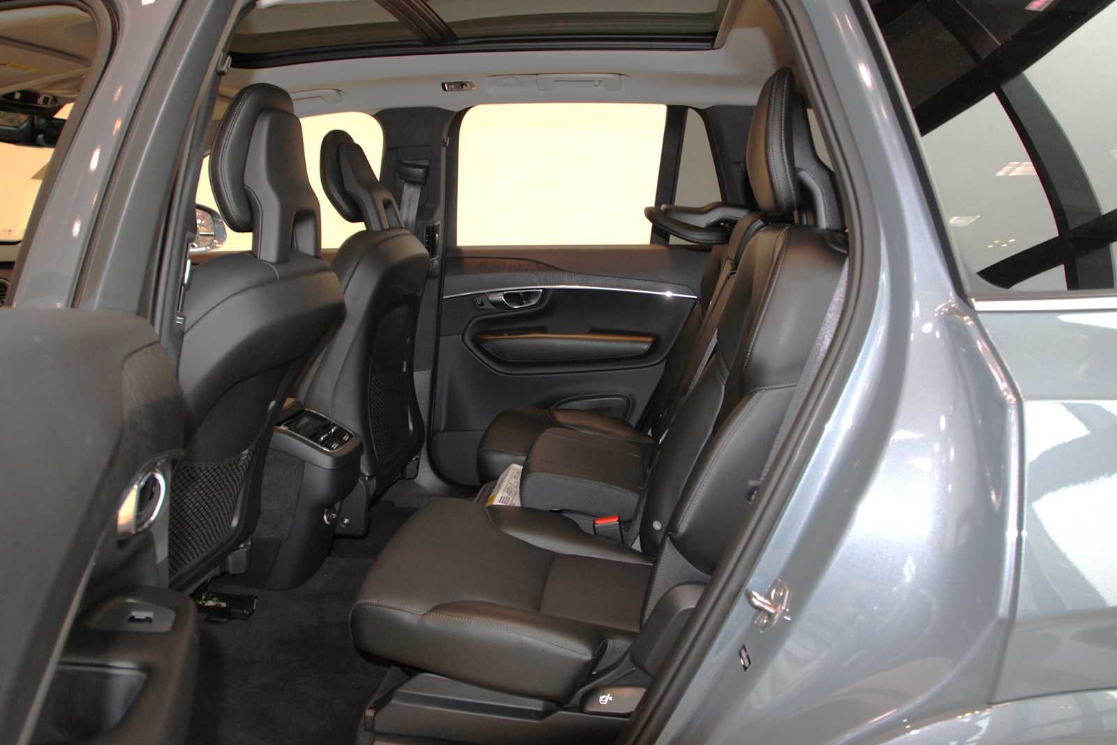 used 2020 Volvo XC90 car, priced at $22,897