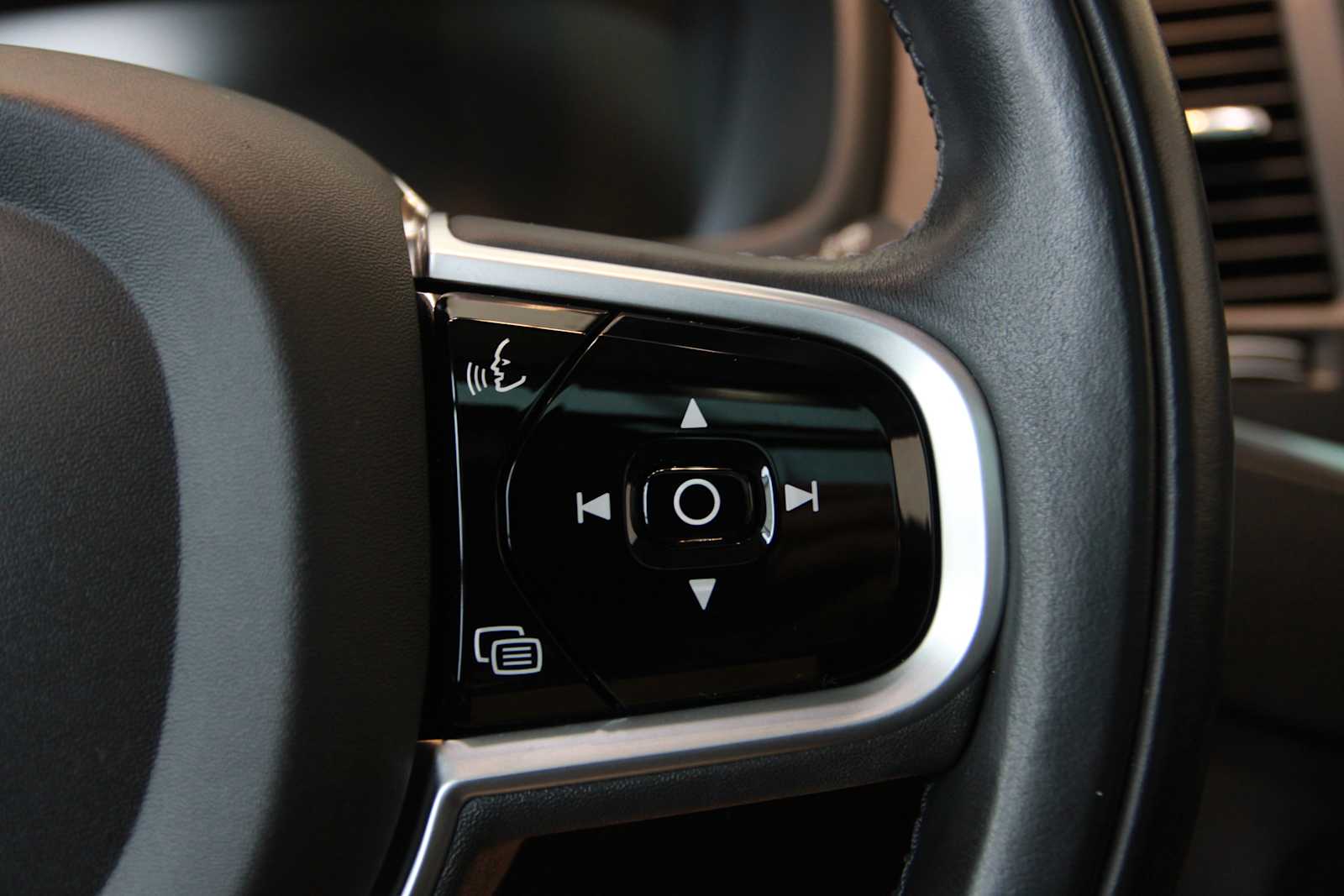 used 2020 Volvo XC90 car, priced at $22,897