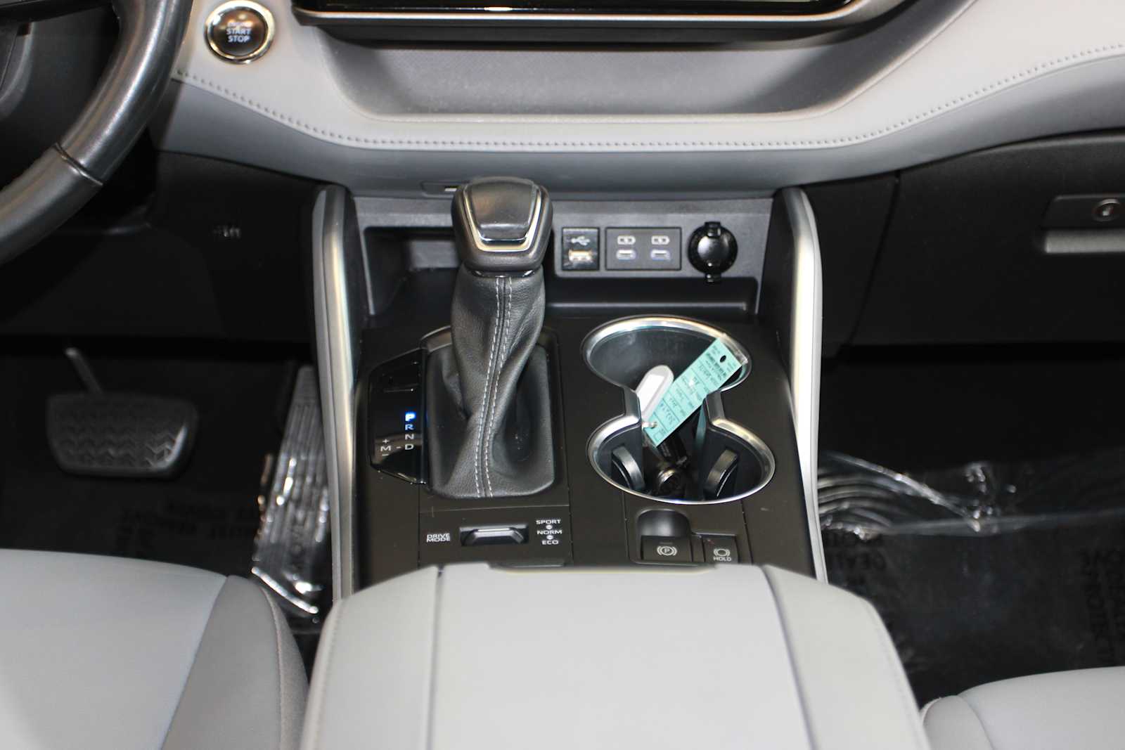 used 2022 Toyota Highlander car, priced at $32,897