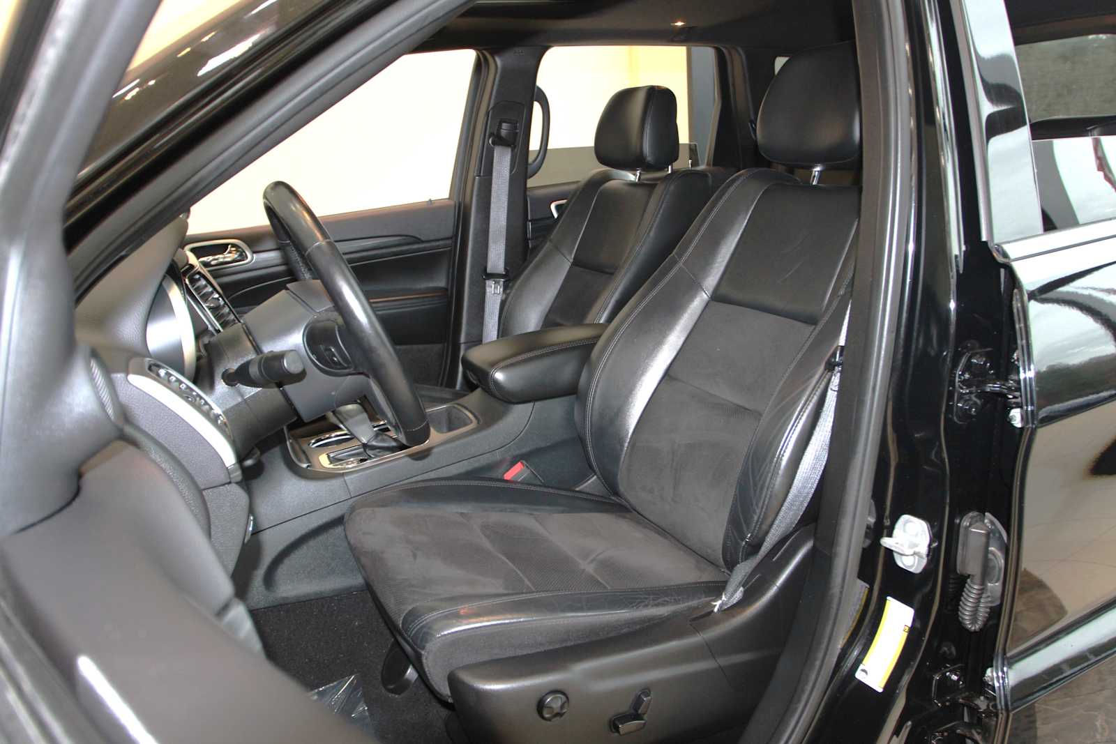 used 2020 Jeep Grand Cherokee car, priced at $26,497