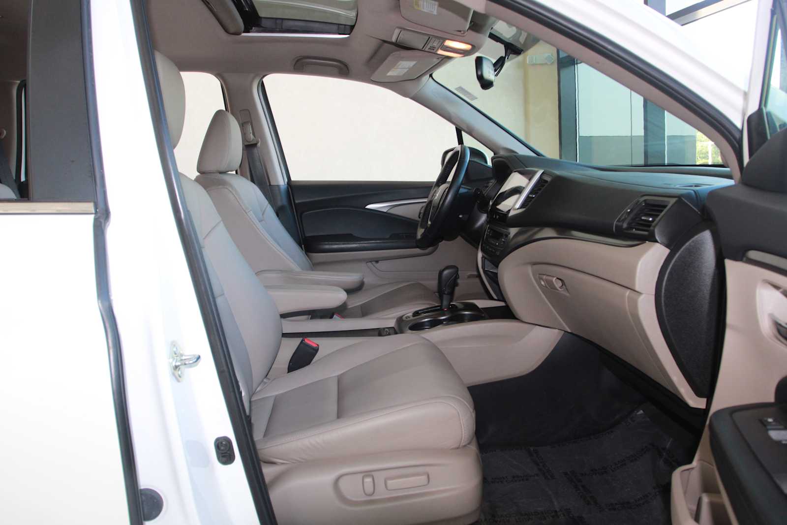 used 2016 Honda Pilot car, priced at $19,497