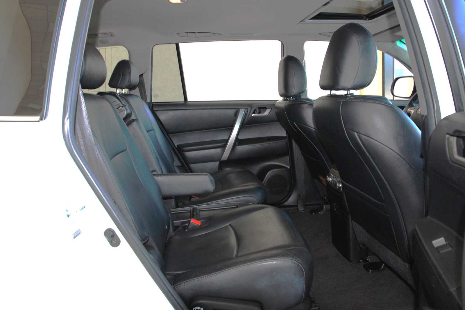 used 2013 Toyota Highlander car, priced at $14,497