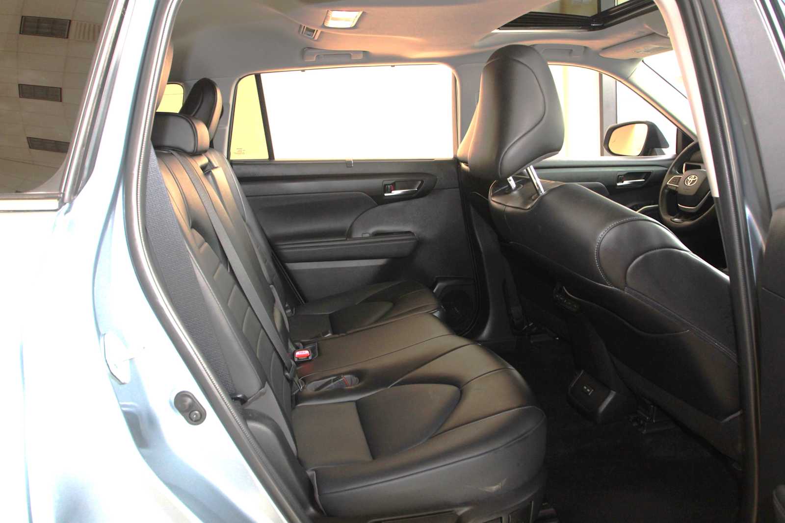 used 2022 Toyota Highlander car, priced at $36,998