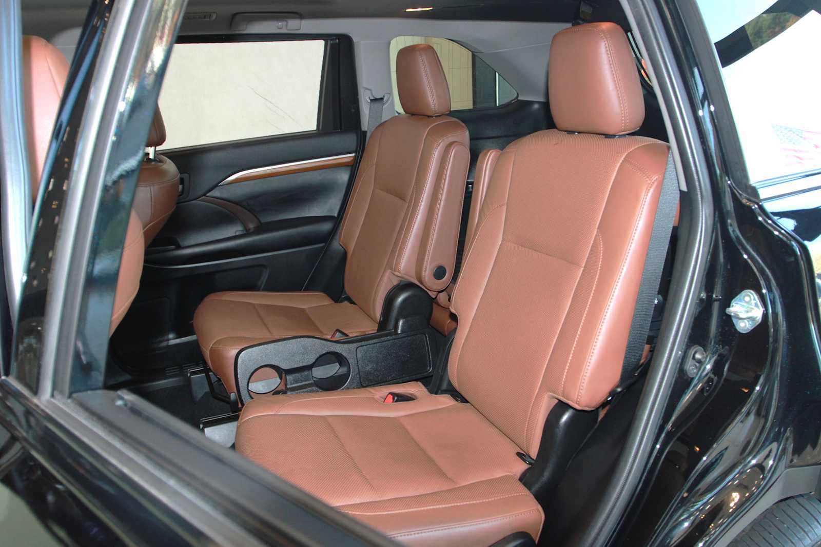 used 2019 Toyota Highlander car, priced at $29,497