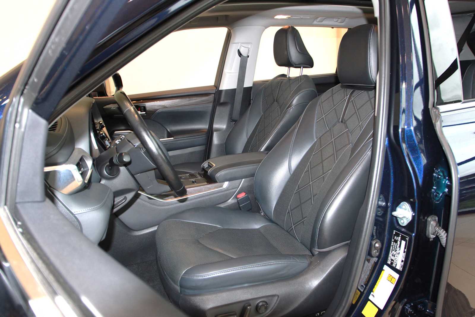 used 2021 Toyota Highlander car, priced at $38,497