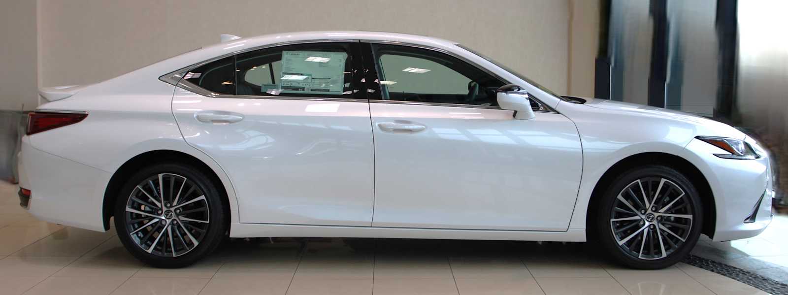 new 2025 Lexus ES 300h car, priced at $50,434