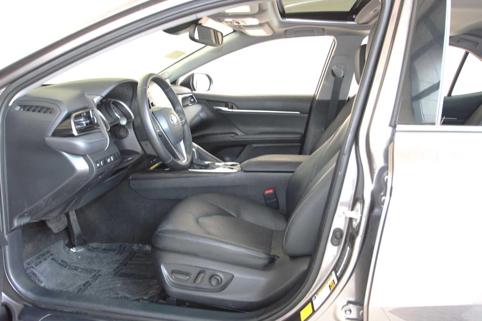 used 2021 Toyota Camry Hybrid car, priced at $28,297