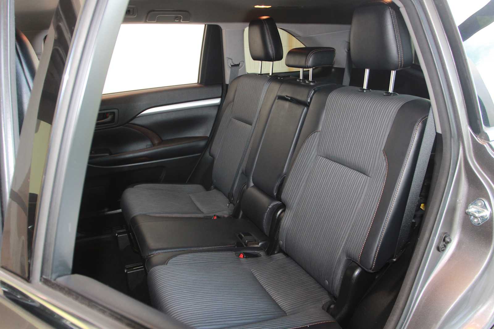 used 2016 Toyota Highlander car, priced at $21,998