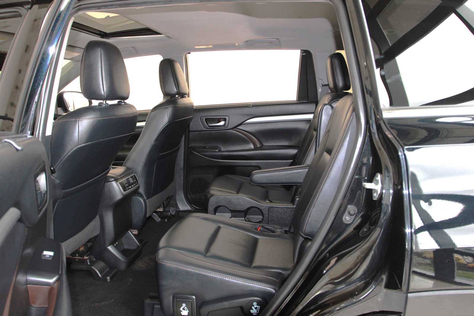 used 2019 Toyota Highlander car, priced at $20,897