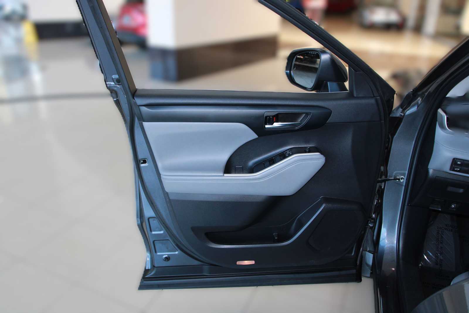 used 2022 Toyota Highlander car, priced at $35,797