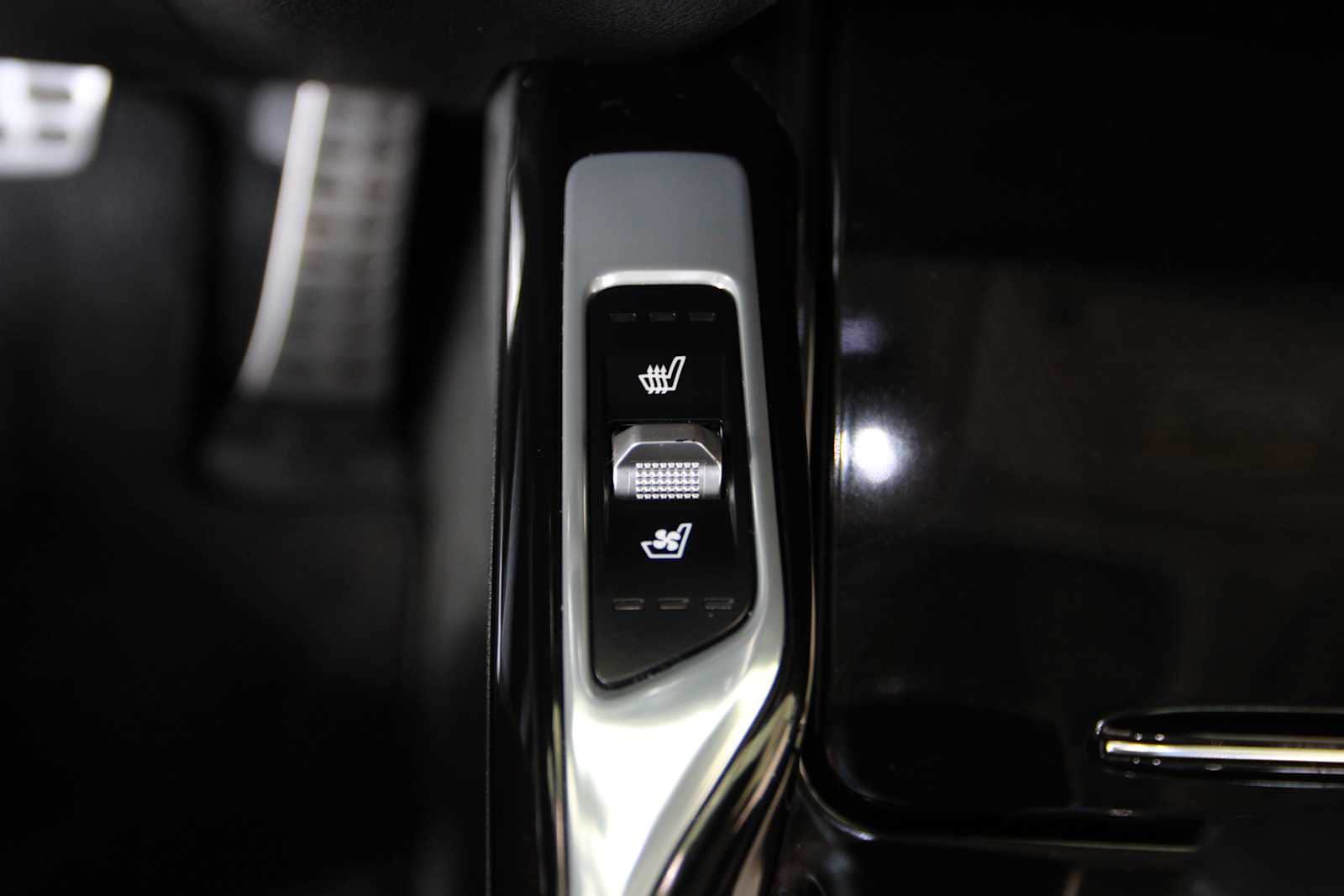 used 2023 Kia Sorento car, priced at $33,497