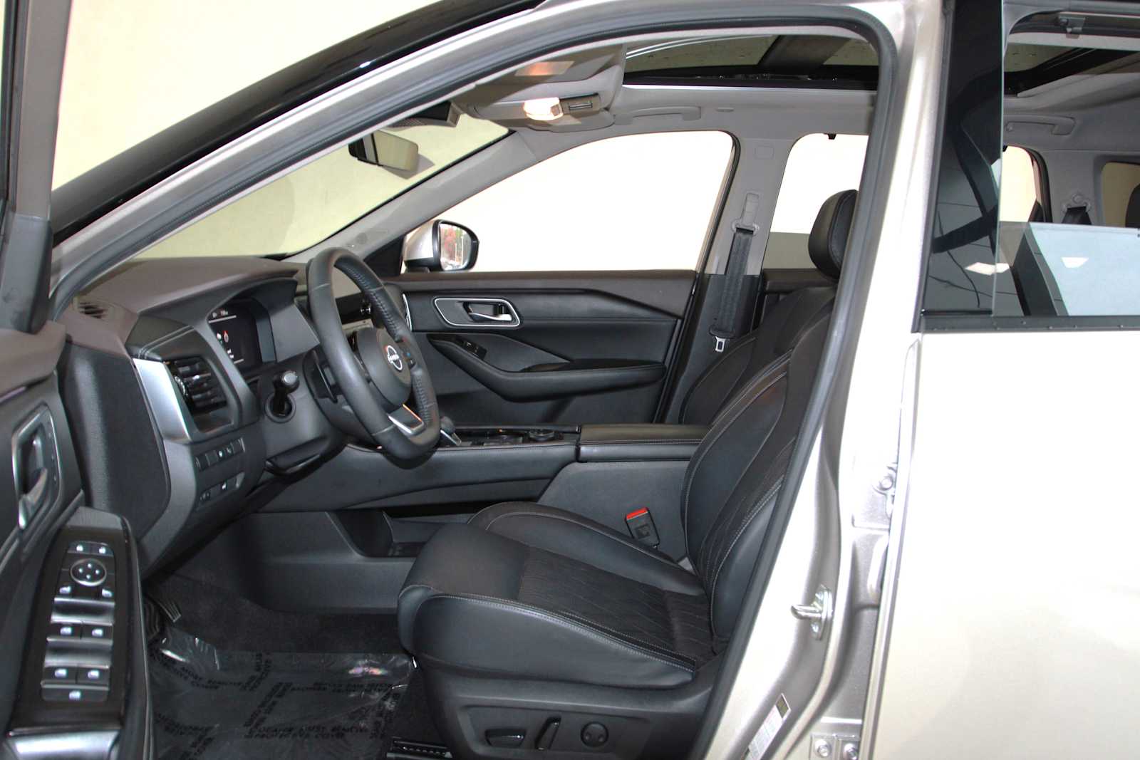 used 2023 Nissan Rogue car, priced at $27,497