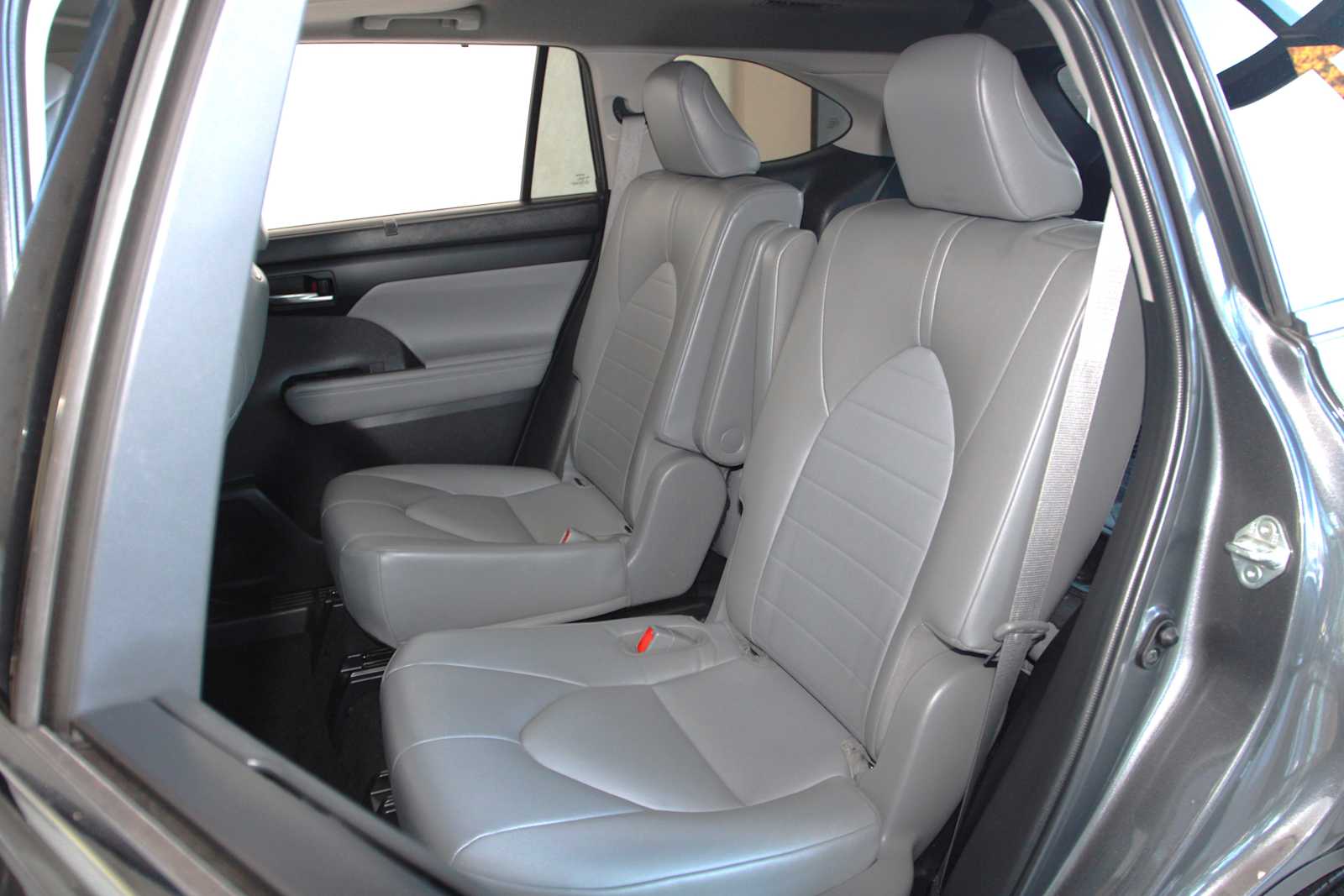 used 2022 Toyota Highlander car, priced at $35,797