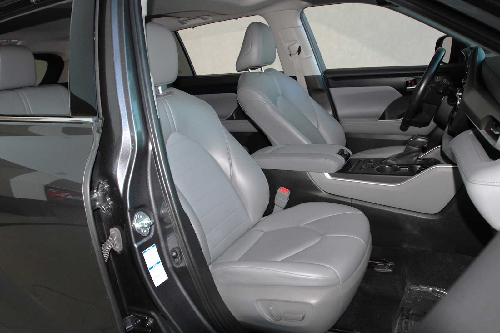 used 2022 Toyota Highlander car, priced at $35,797