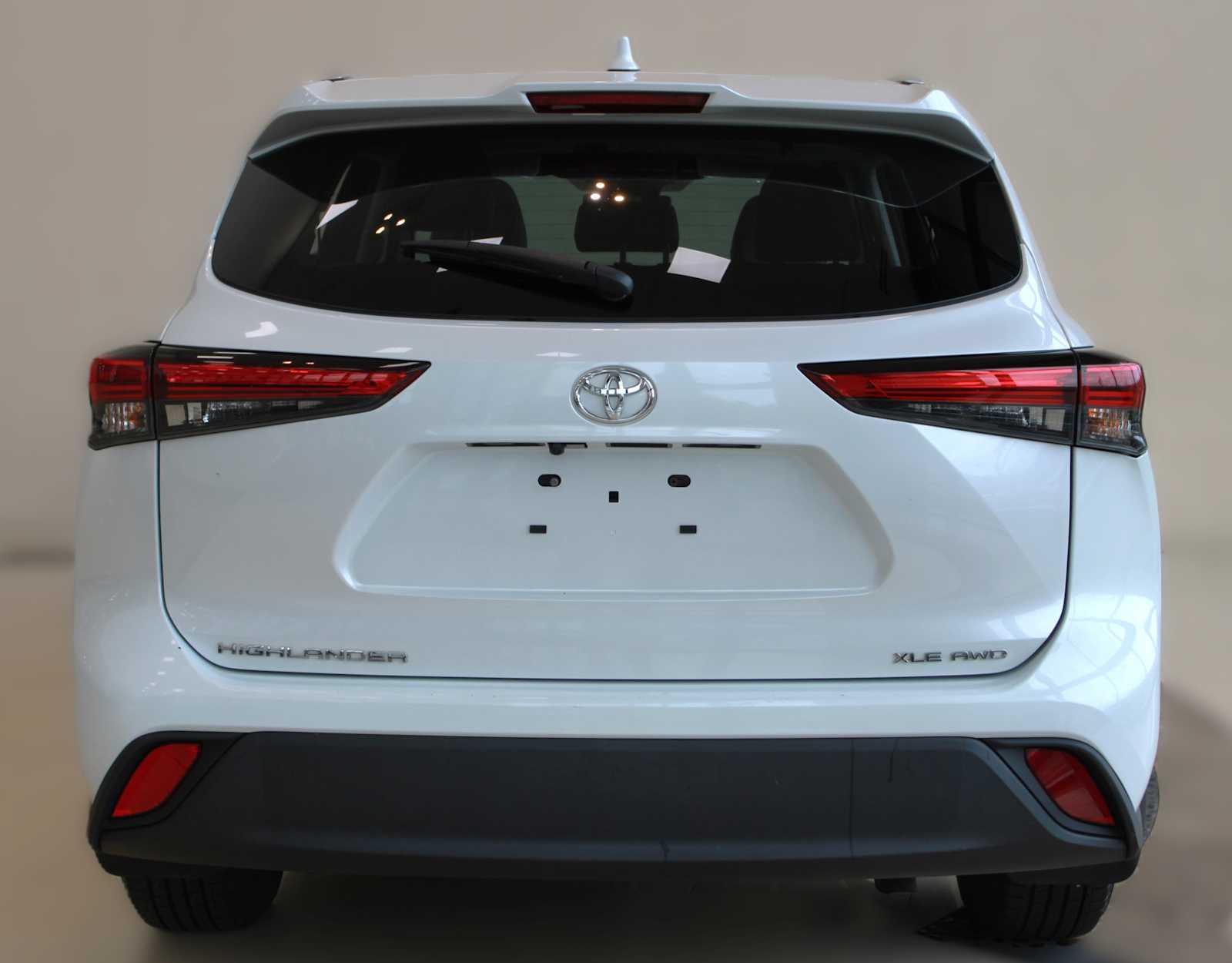 used 2022 Toyota Highlander car, priced at $32,897