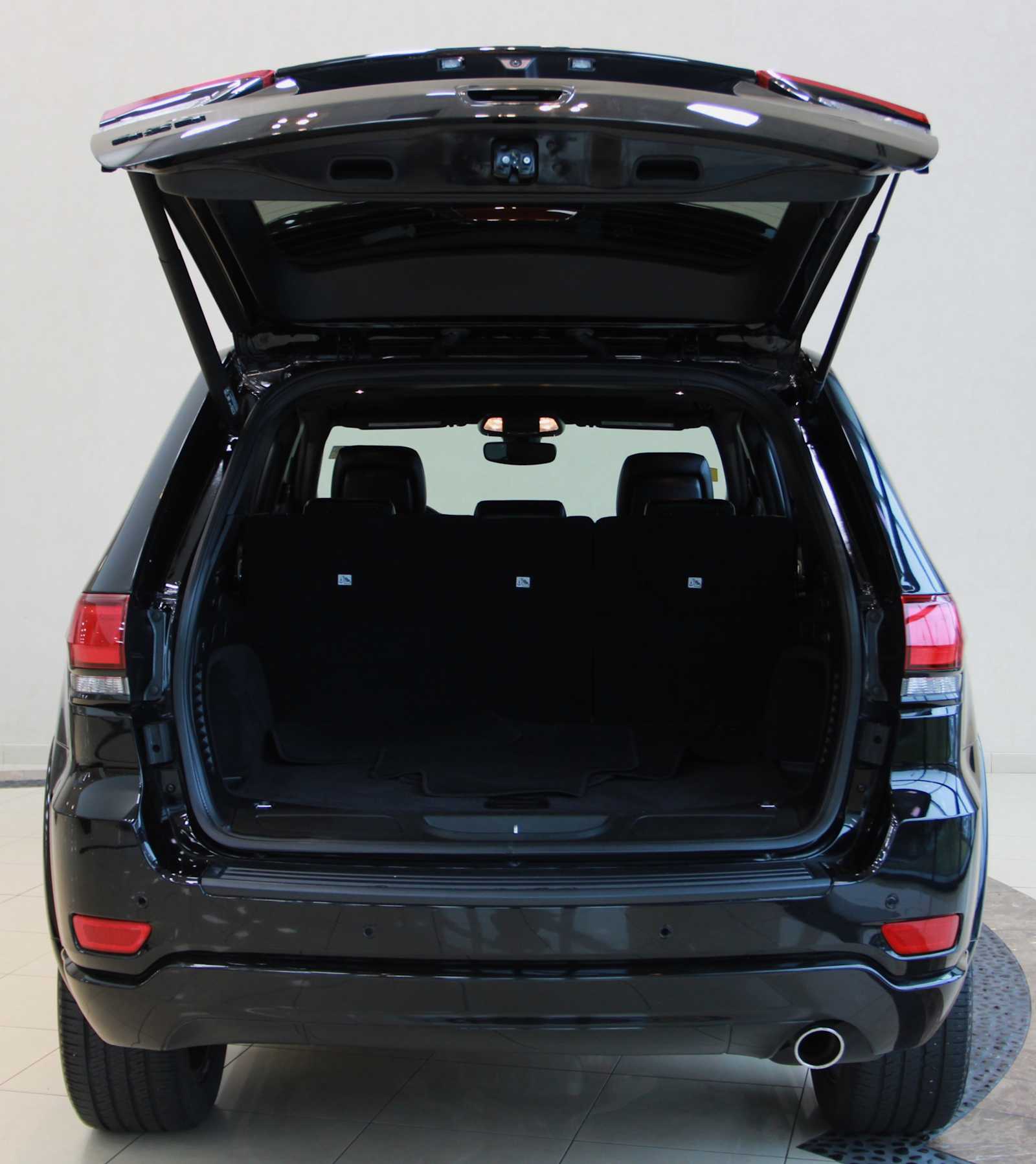 used 2020 Jeep Grand Cherokee car, priced at $26,497